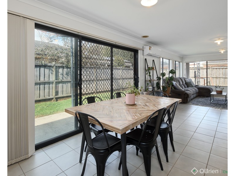 33 Lyndhurst Square, Drouin VIC 3818