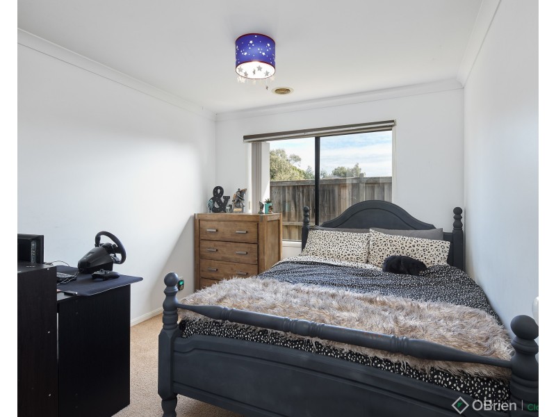 33 Lyndhurst Square, Drouin VIC 3818
