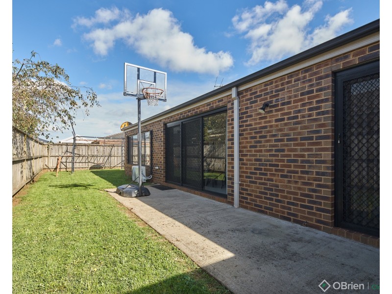 33 Lyndhurst Square, Drouin VIC 3818