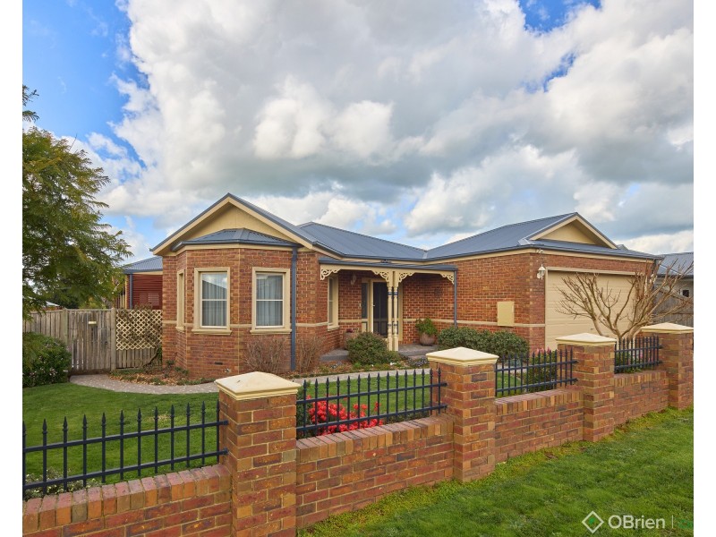19 Mountain Vista Court, Drouin VIC 3818