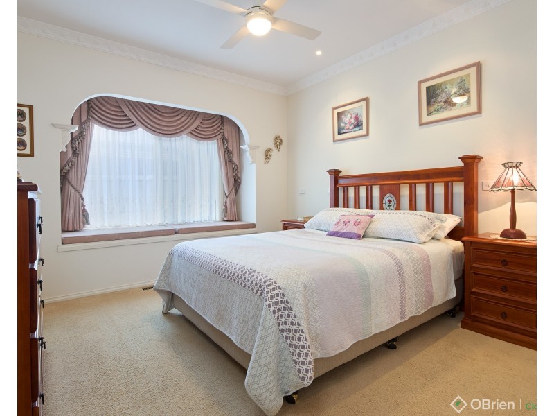 19 Mountain Vista Court, Drouin VIC 3818