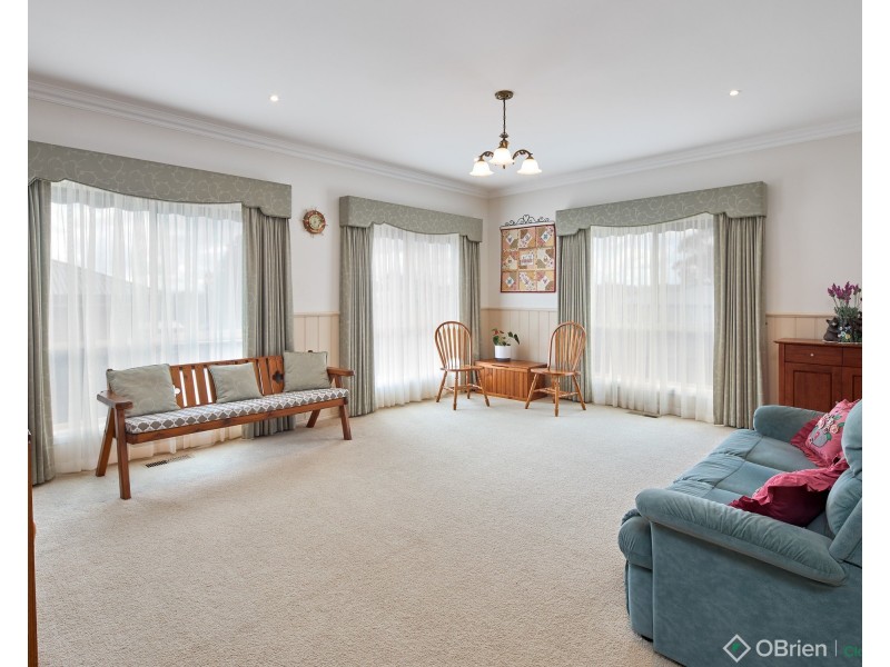19 Mountain Vista Court, Drouin VIC 3818