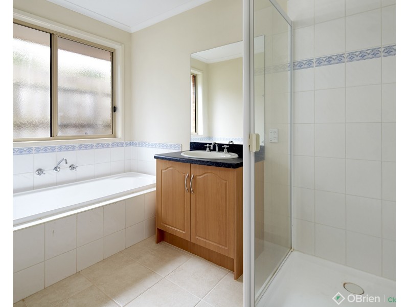 1 Cameron Court, Drouin VIC 3818