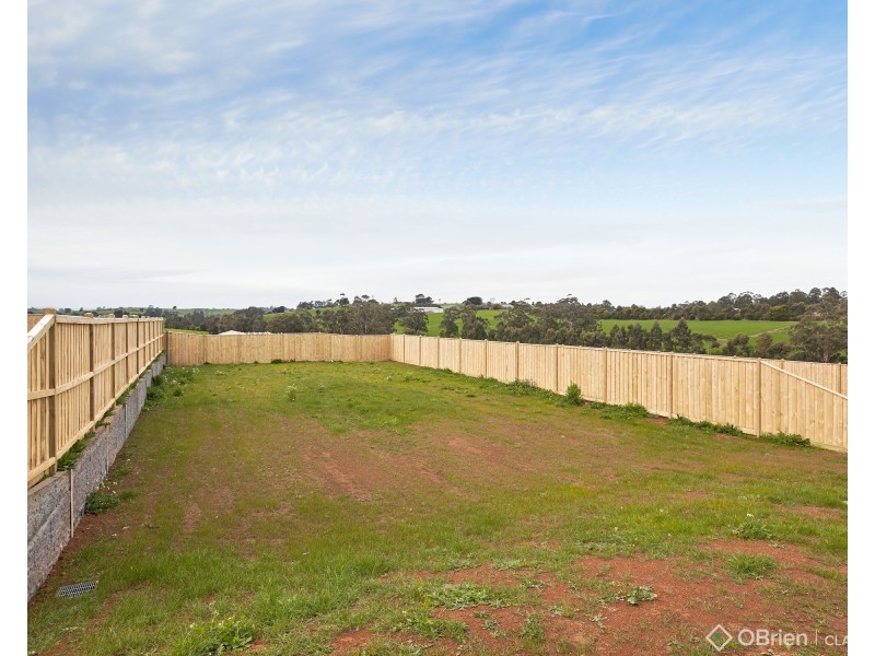 13 Newton Avenue, Warragul VIC 3820