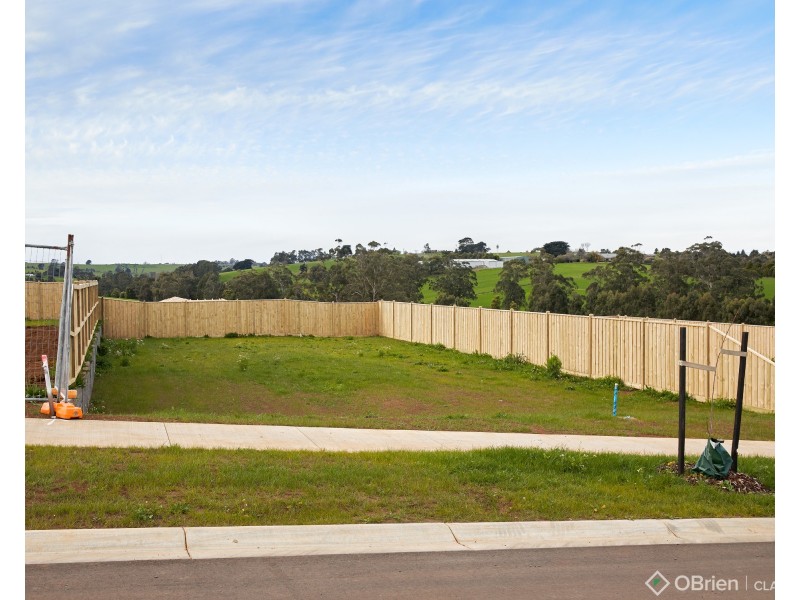 13 Newton Avenue, Warragul VIC 3820