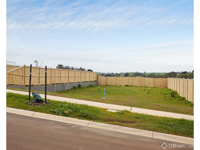 13 Newton Avenue, Warragul VIC 3820