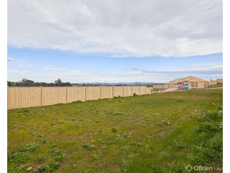 13 Newton Avenue, Warragul VIC 3820