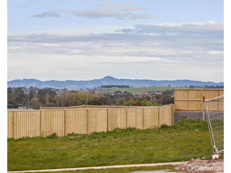 13 Newton Avenue, Warragul VIC 3820