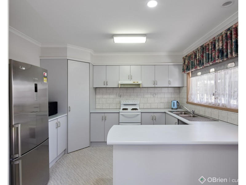 2/17 Grant Street, Drouin VIC 3818