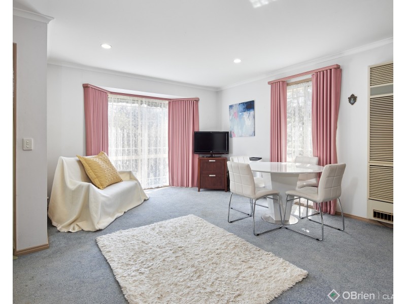 2/17 Grant Street, Drouin VIC 3818