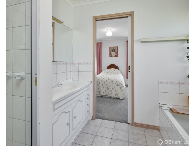 2/17 Grant Street, Drouin VIC 3818