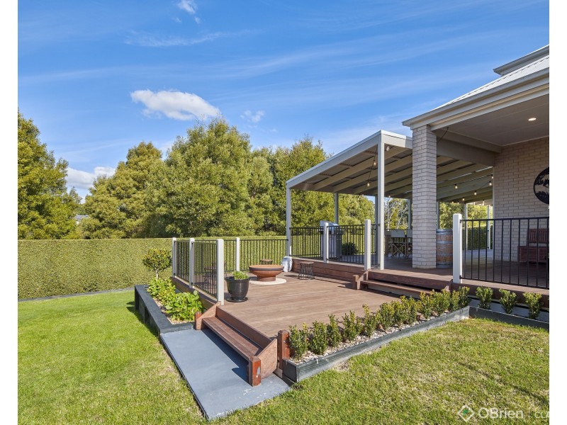 15 Samuel Drive, Drouin VIC 3818