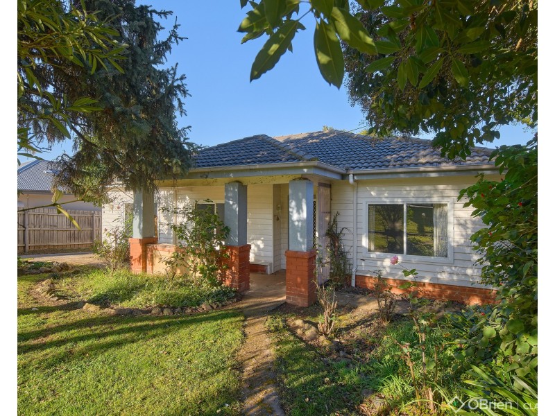 16 Longwarry Road, Drouin VIC 3818