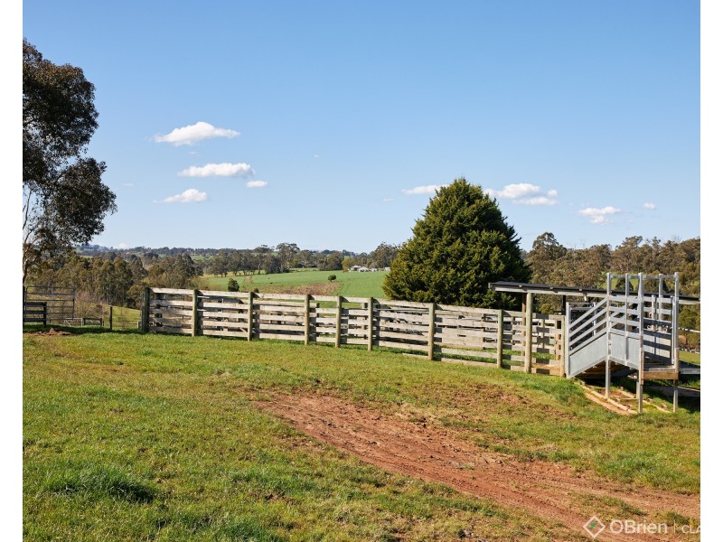 535 Old Telegraph Road, Jindivick VIC 3818