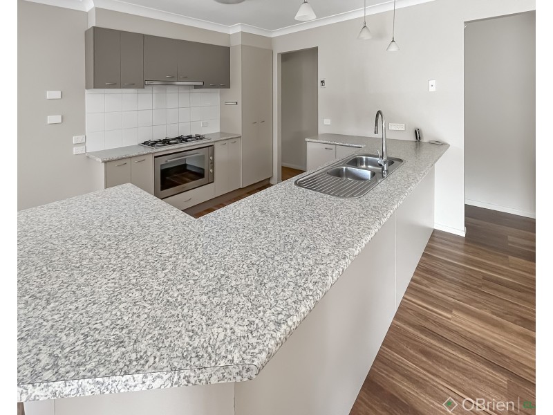 34 Lyndhurst Square, Drouin VIC 3818