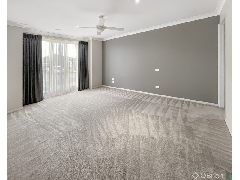 34 Lyndhurst Square, Drouin VIC 3818