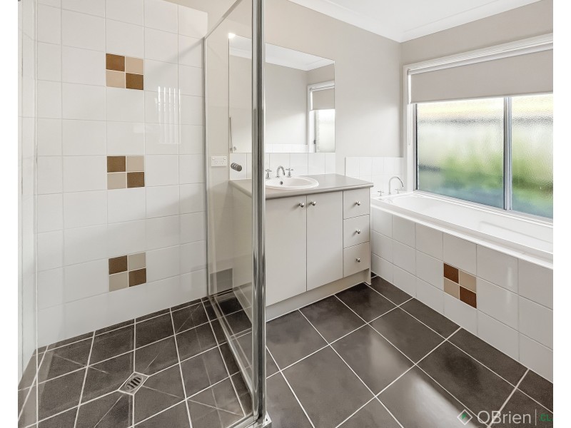 34 Lyndhurst Square, Drouin VIC 3818