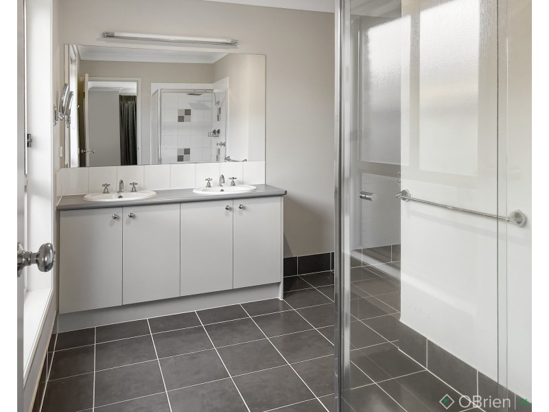 34 Lyndhurst Square, Drouin VIC 3818