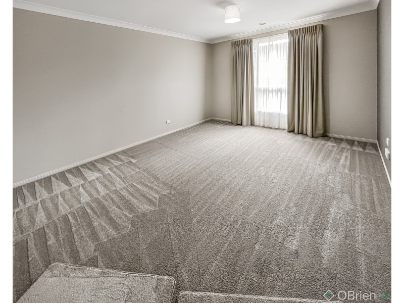 34 Lyndhurst Square, Drouin VIC 3818