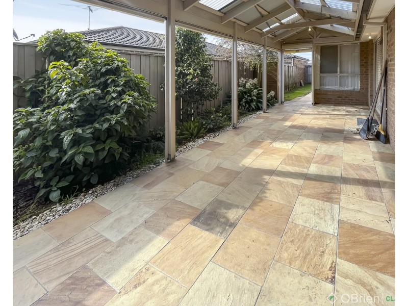 34 Lyndhurst Square, Drouin VIC 3818