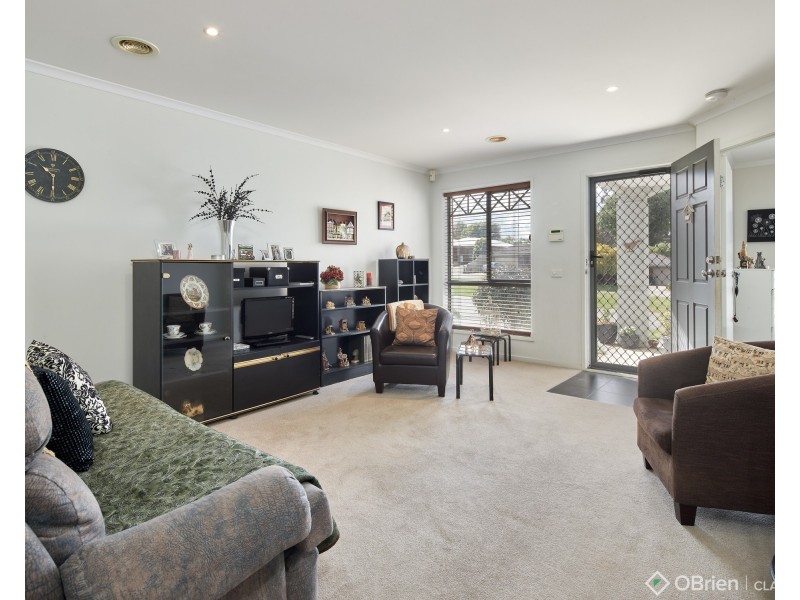 1 Rowan Walk, Drouin VIC 3818