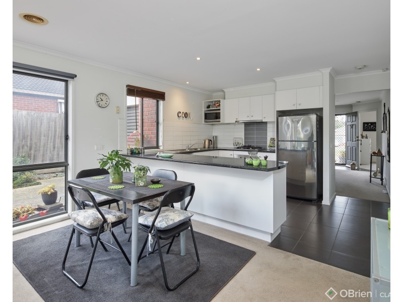 1 Rowan Walk, Drouin VIC 3818