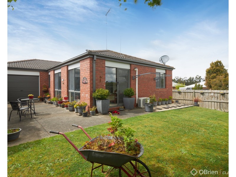1 Rowan Walk, Drouin VIC 3818