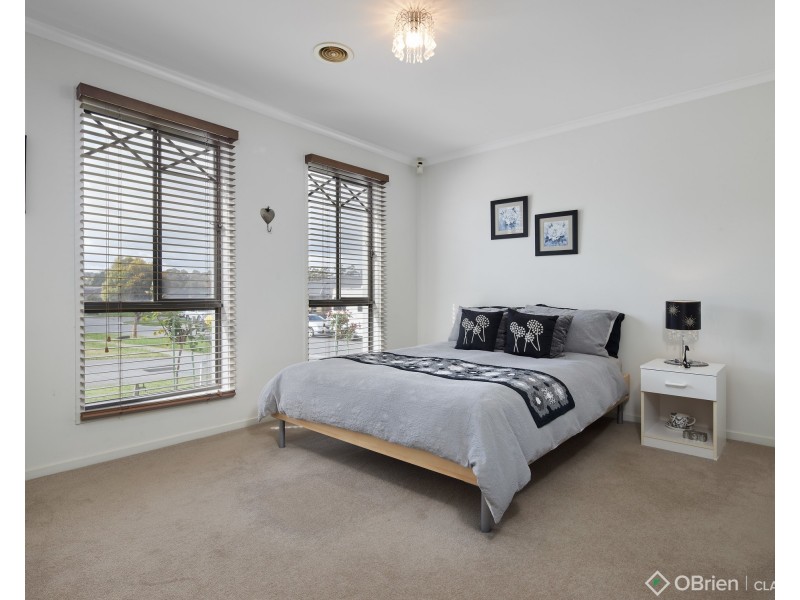 1 Rowan Walk, Drouin VIC 3818