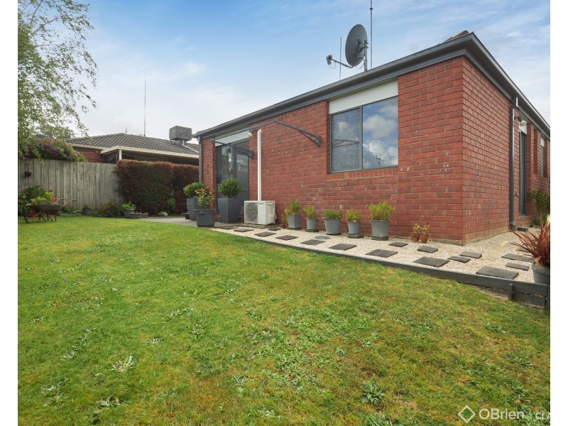 1 Rowan Walk, Drouin VIC 3818