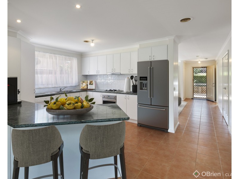 11 Hatfield Drive, Drouin VIC 3818