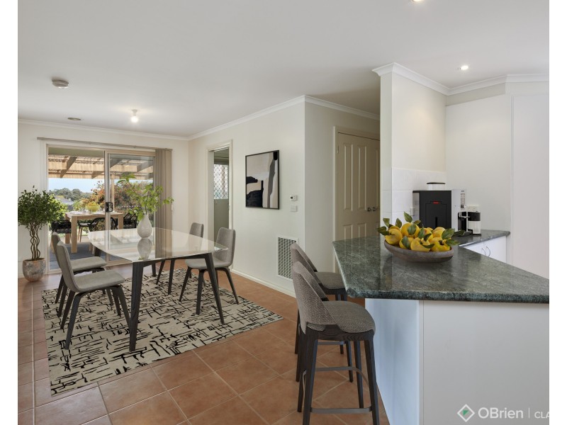 11 Hatfield Drive, Drouin VIC 3818