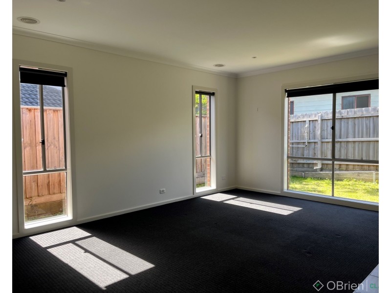2/4 Hearn Street, Drouin VIC 3818