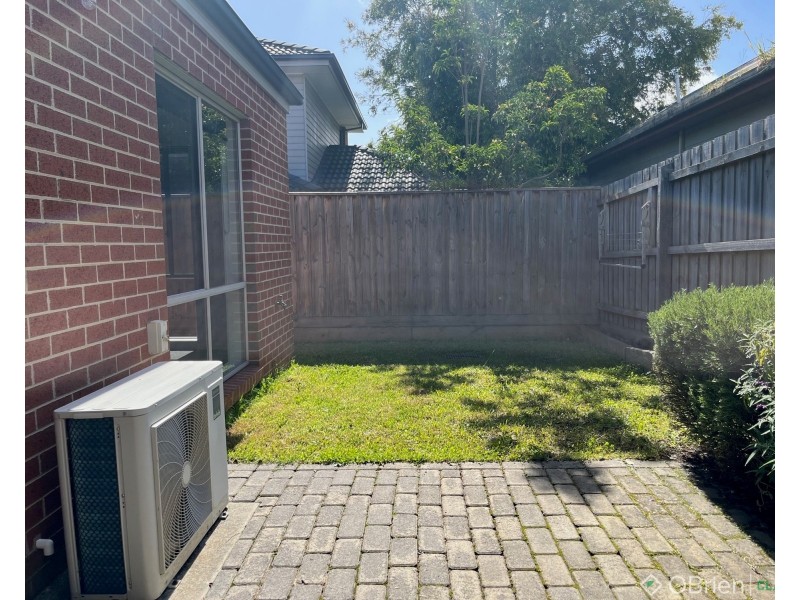 2/4 Hearn Street, Drouin VIC 3818