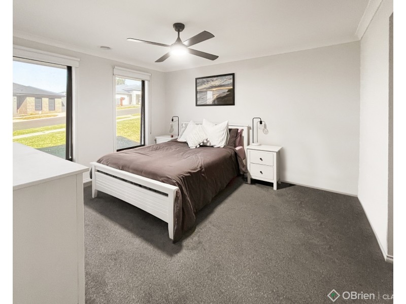5 County Drive, Drouin VIC 3818