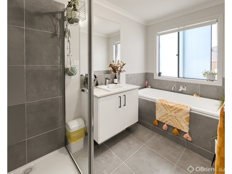5 County Drive, Drouin VIC 3818
