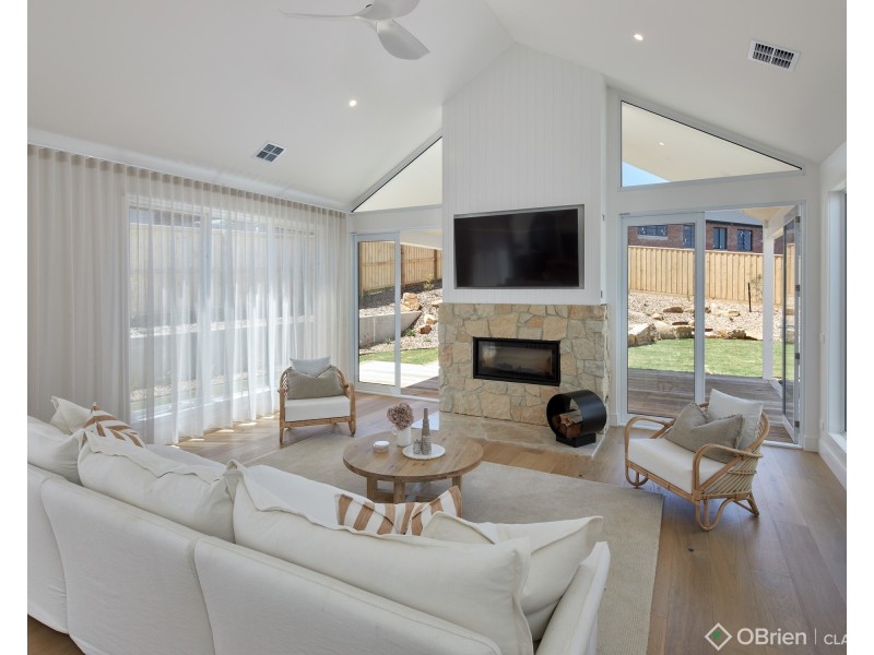 7 Magnolia Way, Warragul VIC 3820