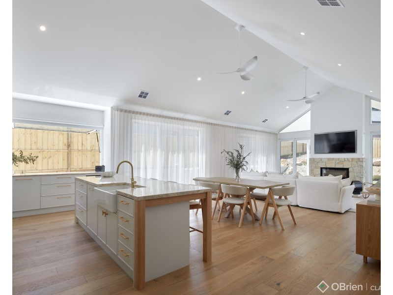 7 Magnolia Way, Warragul VIC 3820