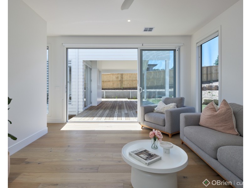 7 Magnolia Way, Warragul VIC 3820