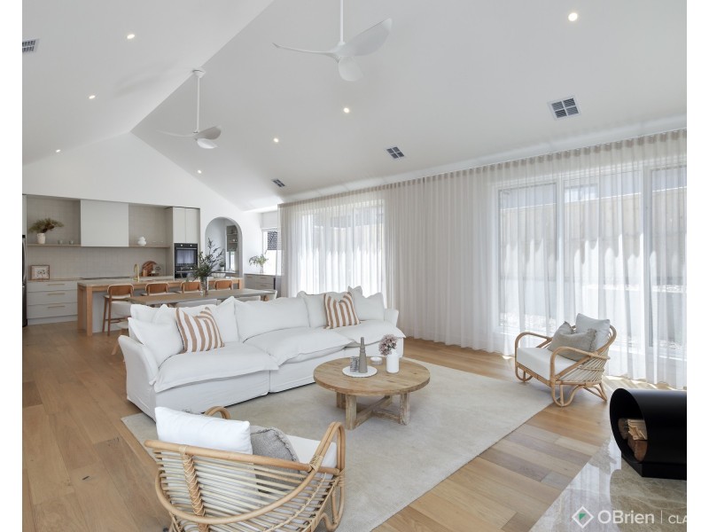 7 Magnolia Way, Warragul VIC 3820