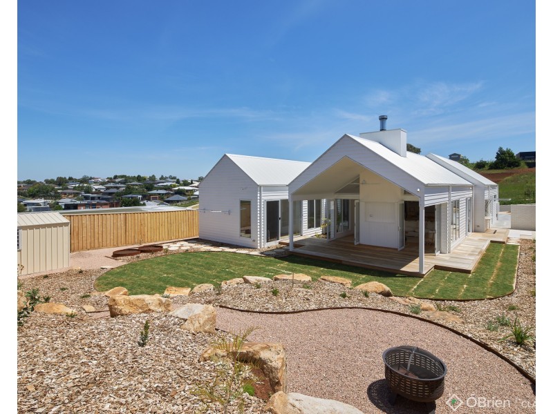 7 Magnolia Way, Warragul VIC 3820
