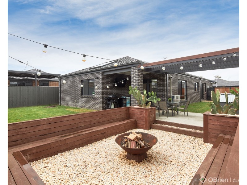 19 Cinnamon Street, Drouin VIC 3818