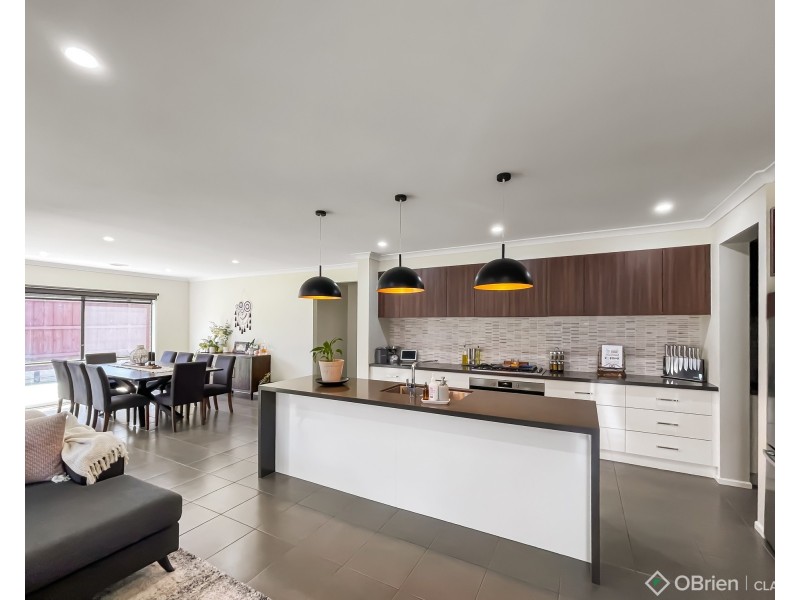 9 Cinnamon Street, Drouin VIC 3818