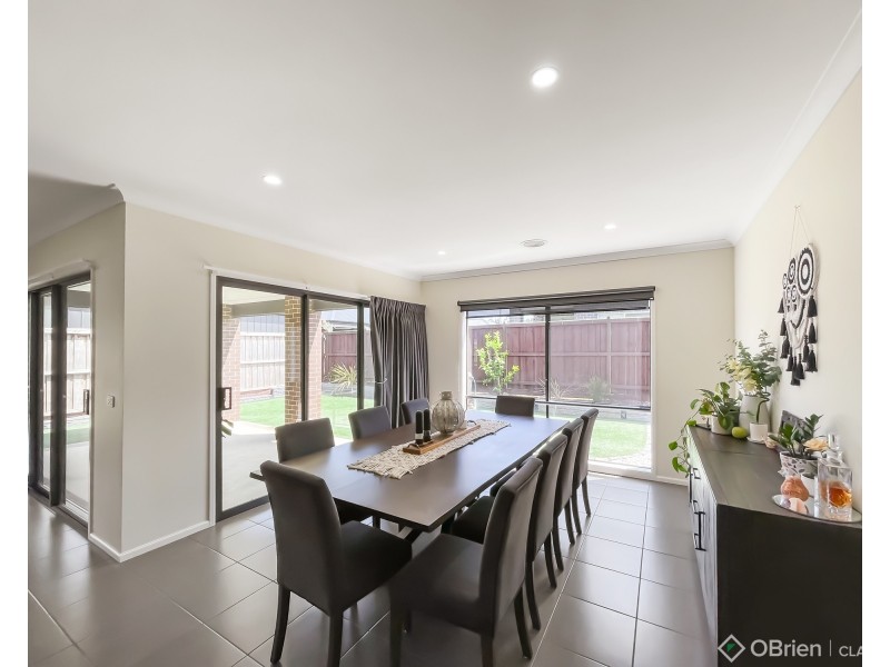 9 Cinnamon Street, Drouin VIC 3818