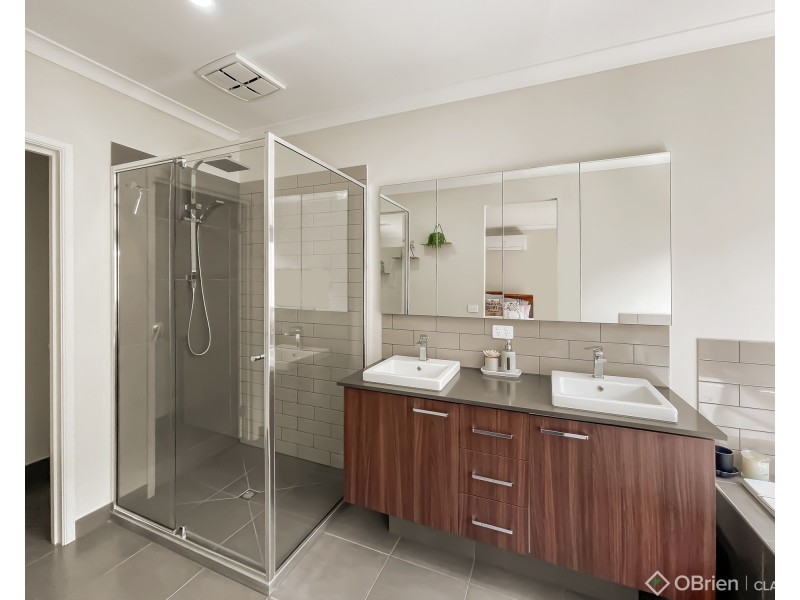 9 Cinnamon Street, Drouin VIC 3818