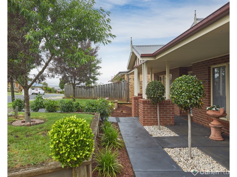 4 Mayfair Drive, Drouin VIC 3818