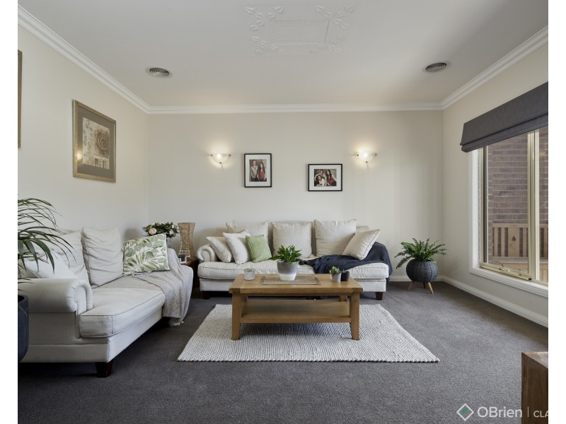 4 Mayfair Drive, Drouin VIC 3818