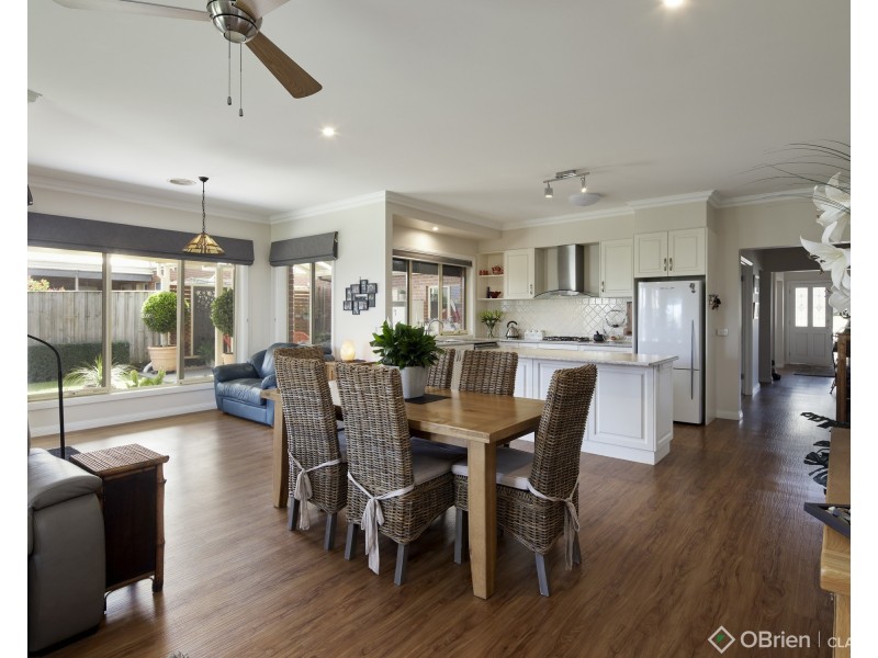 4 Mayfair Drive, Drouin VIC 3818