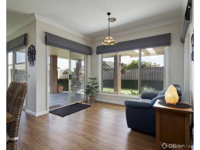 4 Mayfair Drive, Drouin VIC 3818