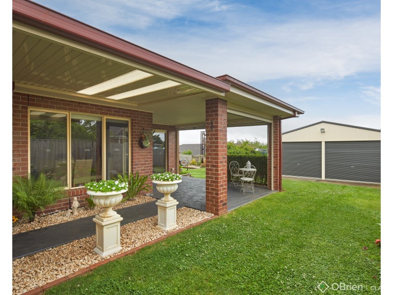 4 Mayfair Drive, Drouin VIC 3818