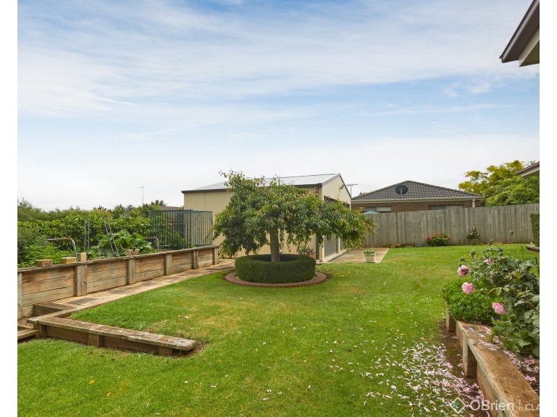 4 Mayfair Drive, Drouin VIC 3818